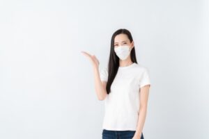 まとめを紹介する女性